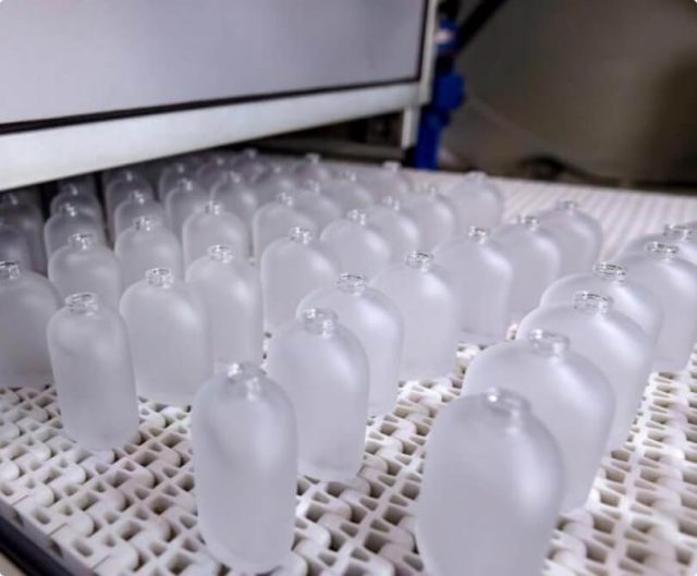 produzione di flaconi in vetro per industria cosmetica e farmaceutica